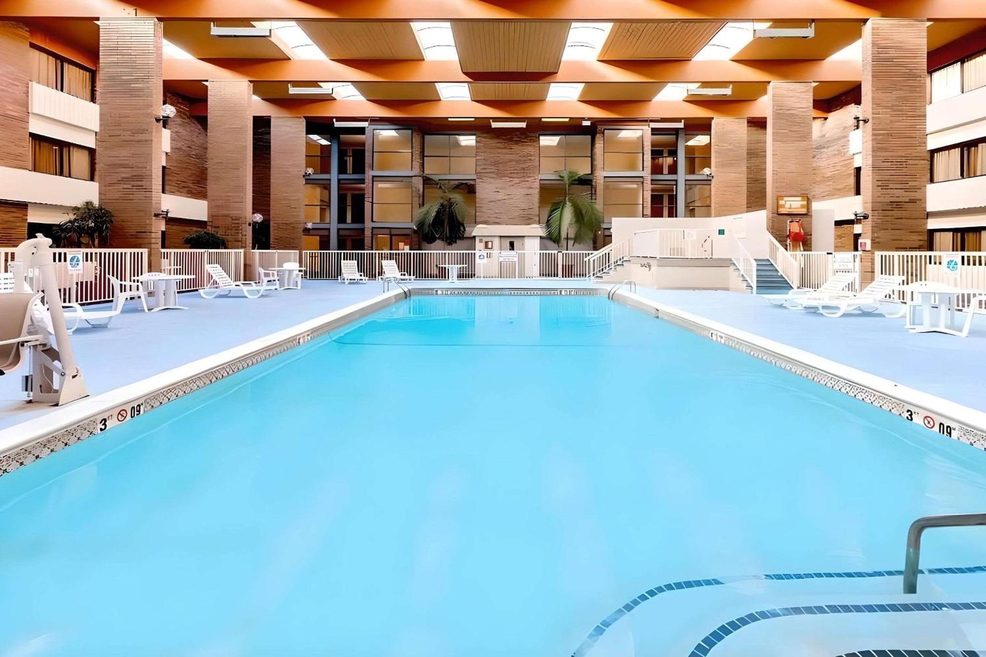 Clarion Hotel Лансинг Екстер'єр фото